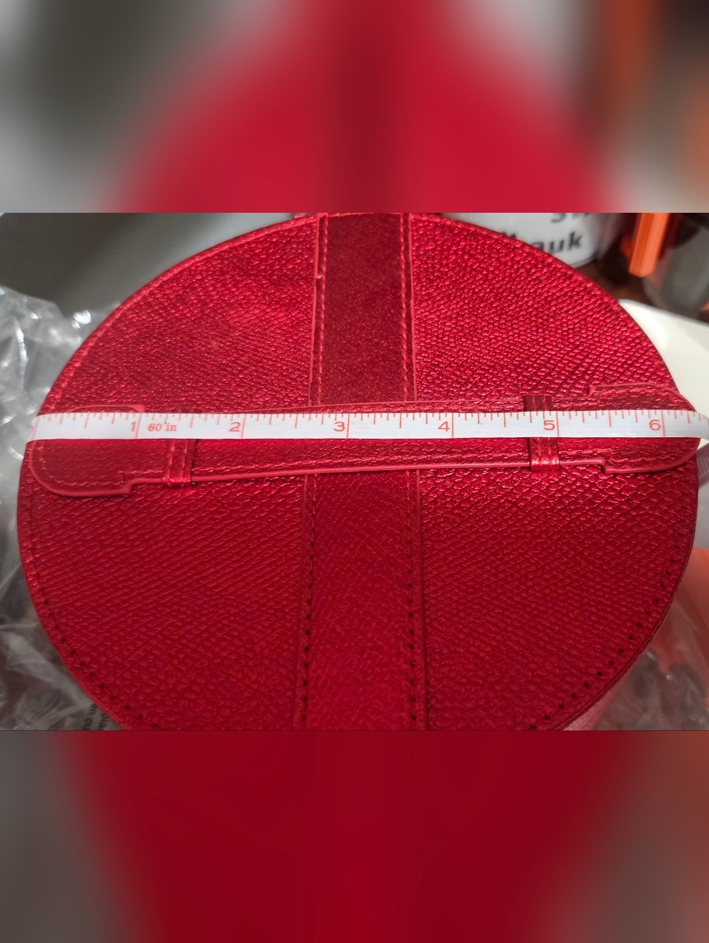 Elizabeth Arden Red Round Jewelry Case with Snap Strap - Picture 5 of 6